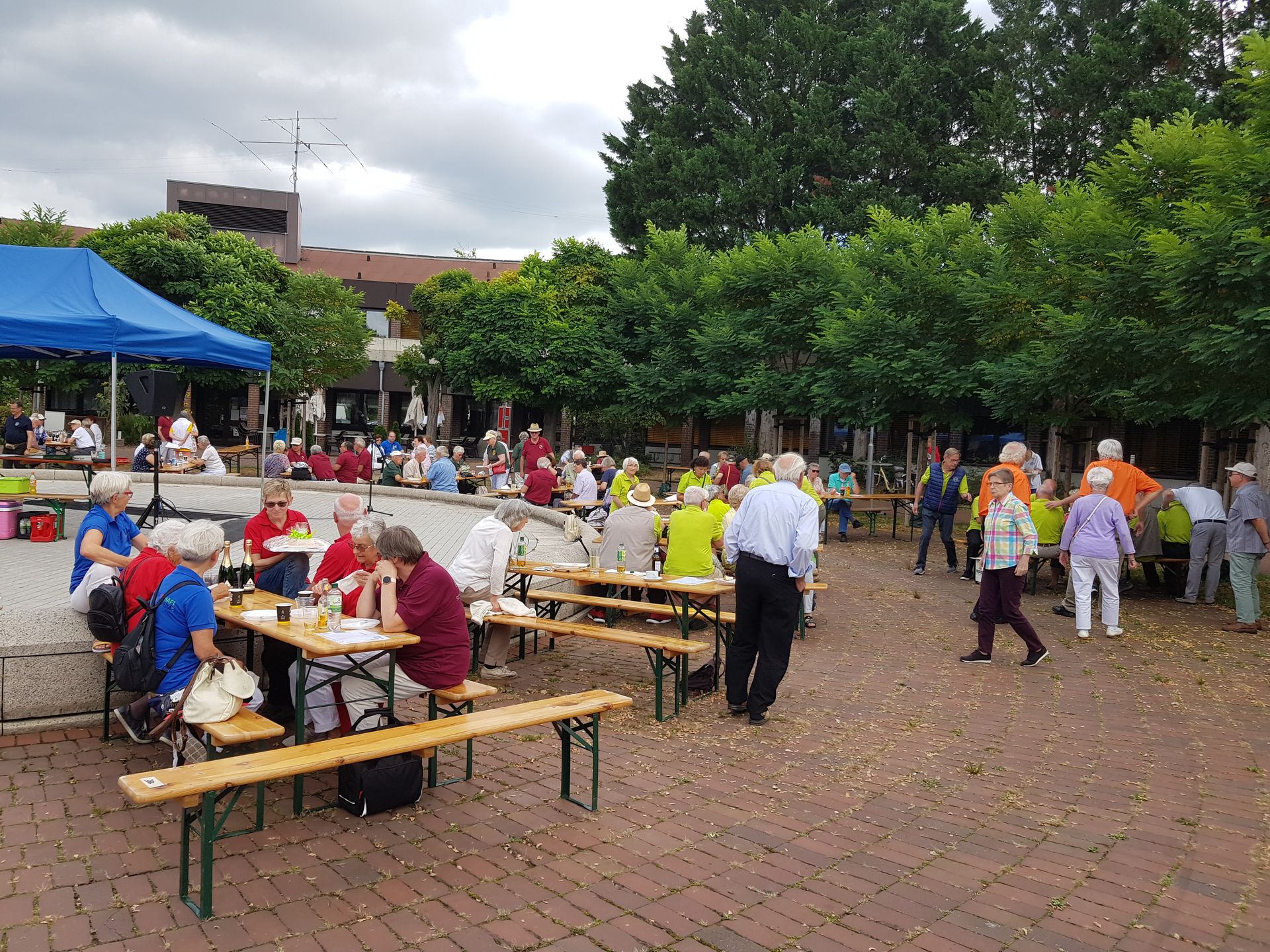 Sternfahrt auf Theatervorplatz